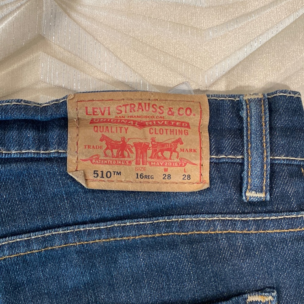 Levi’s 510 unisex skinny jeans.